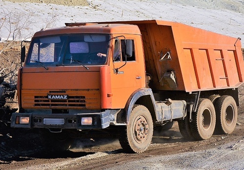 Работник получил тяжелые травмы после взрыва колеса грузовика в Крыму