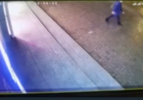 Подросток разбил камнем витрину магазина в Евпатории - соцсети