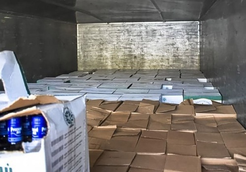 Грузовик с шестью тысячами бутылок контрафактной водки задержали в Крыму