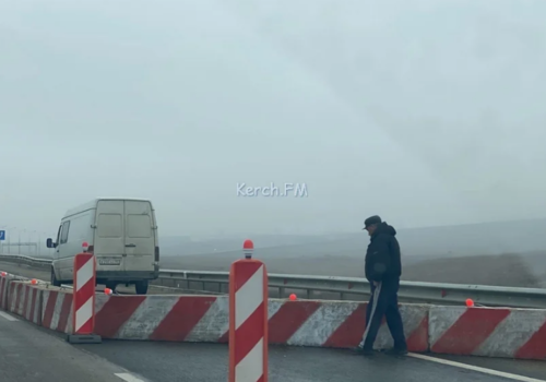 На автоподходах к Крымскому мосту со стороны Керчи идут укрепительные работы ФОТО, ВИДЕО