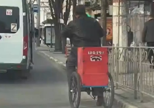В центре крымской столицы заметили Tesla-велосипед