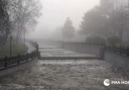 Парк в центре Симферополя затопило из-за сброса воды из переполненного водохранилища ВИДЕО