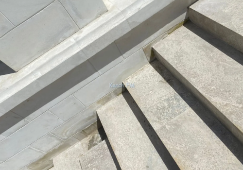 На Митридатской лестнице в Керчи пропали несколько кусков ступеней ФОТО
