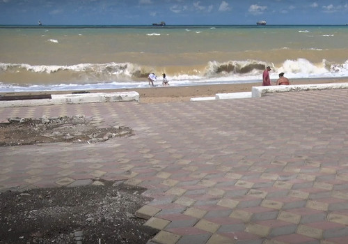 Пляж «Учкуевка» в Севастополе оказался не готов к летнему сезону
