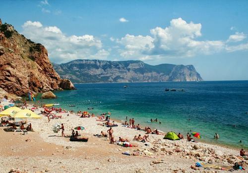 В Крыму только два пляжа назвали чистыми и безопасными