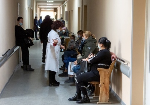 Коронавирусные ограничения вернули в больницы Крыма