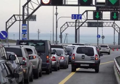 Автомобили на Крымском мосту досматривали выборочно во избежание пробок