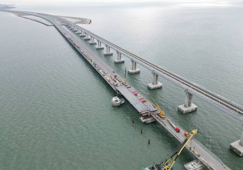 Рабочие завершат надвижку повреждённых пролётов Крымского моста к концу недели