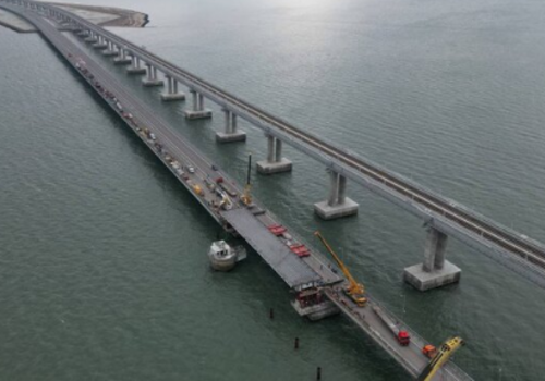 На Крымском мосту 12 ноября приостановят движение автомобилей из-за ремонтных работ