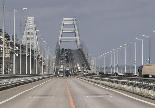 Рассматривается запуск пустых грузовиков по Крымскому мосту с досмотром
