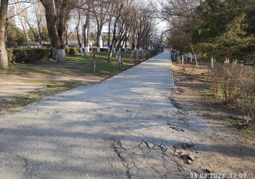 В Евпатории недоделали три метра пешеходной дорожки - соцсети ФОТО