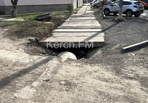 На улице Гудованцева в Керчи обнаружились опасные тротуары ФОТО, ВИДЕО