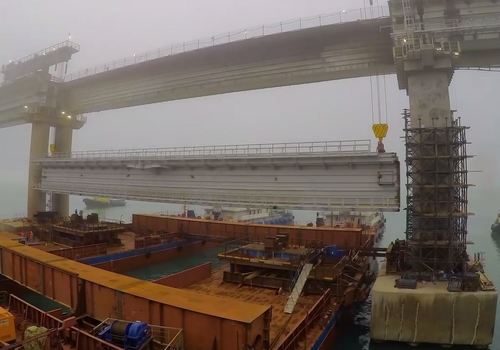 Строители завершают монтаж второго пролёта железнодорожной части Крымского моста