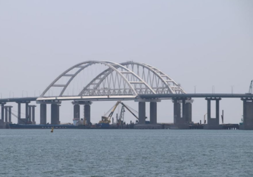 Время прохождения досмотра на Крымском мосту сократится до часа – Аксенов