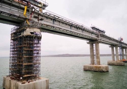Движение по восстановленной ж/д части Крымского моста запустят досрочно в мае