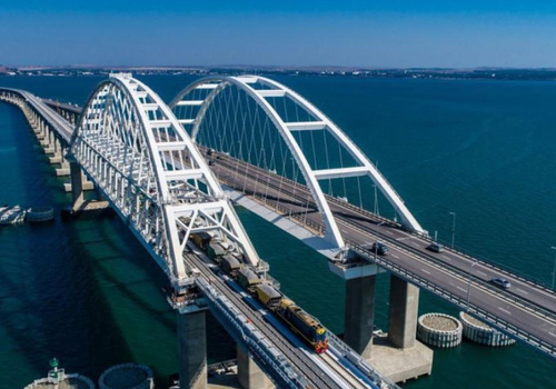 На Крымском мосту возобновят движение грузовиков