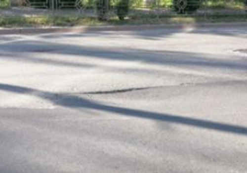 Вниманию водителей: в центре Керчи просела дорога