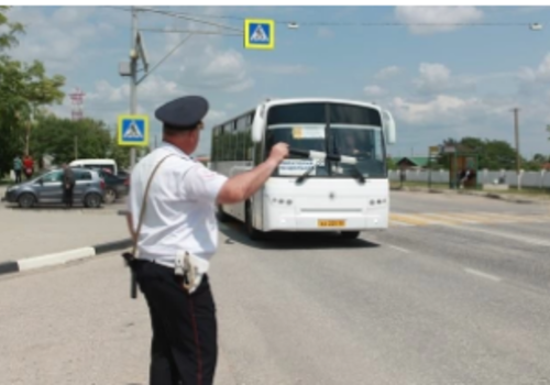 Инспекторы ГИБДД Евпатории проверяют соблюдение требований к перевозке пассажиров