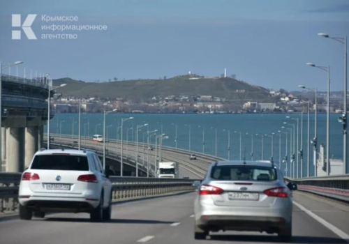 Время ожидания в пробке на Крымском мосту сократилось до 30 минут
