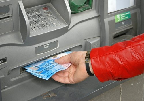 Житель Симферополя украл из банкомата 50 тысяч рублей
