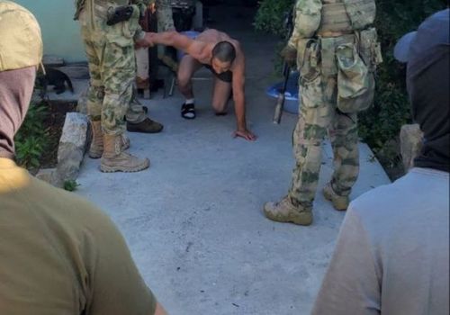 В Крыму задержали мужчину, угрожавшего заправщику из-за кепки с буквой "Z"