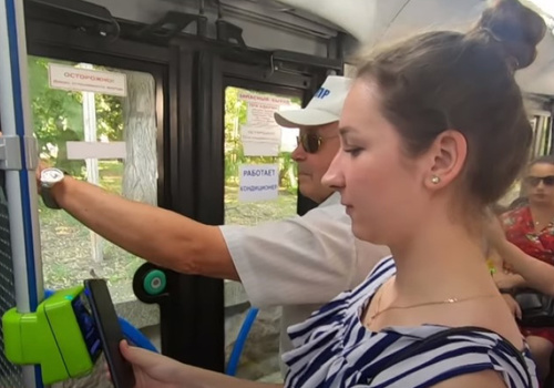 Крымчане жалуются на ночные списания за проезд в общественном транспорте