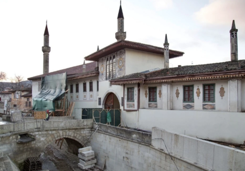 В Ханском дворце в Крыму нашли фундаменты исторических строений