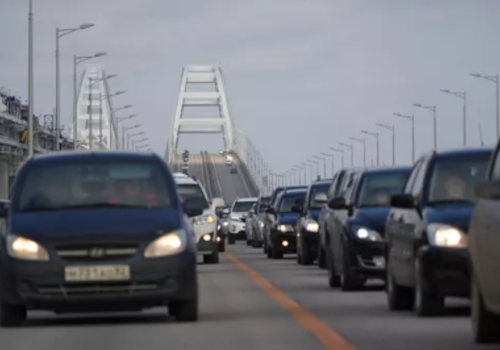 Миллион авто проехал за лето по Крымскому мосту